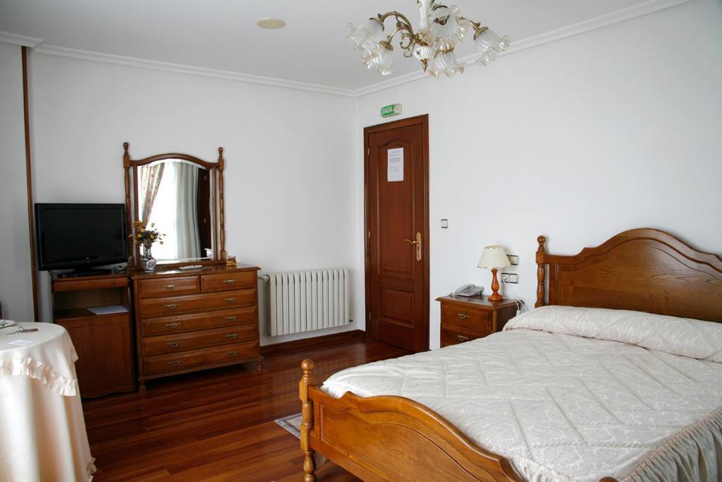 Hotel Pousada Vicente Risco Кастро Калделас Екстериор снимка